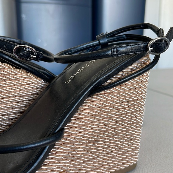 Marc Fisher Womens Zeki Faux Leather Ankle Strap Wedge Heels - Picture 5 of 7